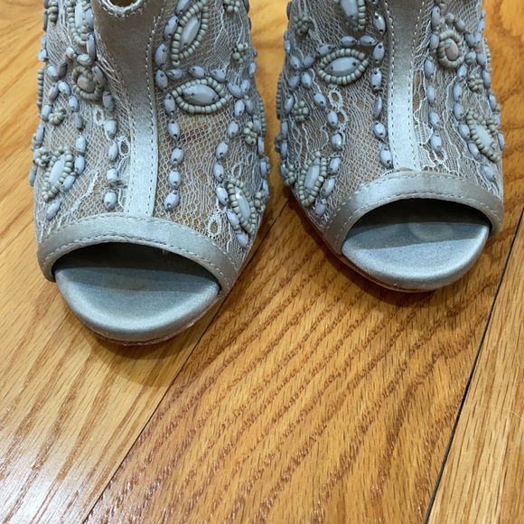 **BCBGMAXAZRIA ICE BLUE BEADED/LACE/SATIN HEELS 8 - Picture 8 of 13